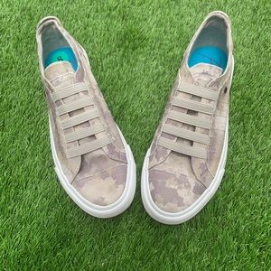 NWT Blowfish Slip on Sneakers Size 8. Brown tones